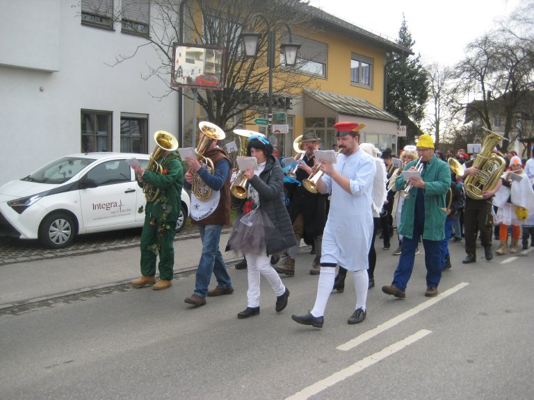 Schulfasching mit Umzug